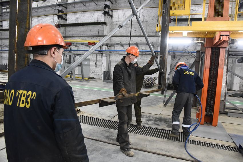 На заводе в Торжке заложили раму для сборки первого кузова вагона На заводе в Торжке заложили раму для сборки первого кузова вагона