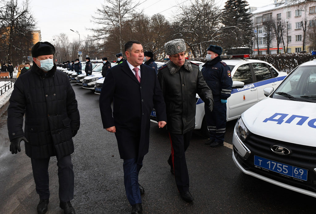 В Тверской области губернатор передал полицейским 85 новых служебных автомобилей В Тверской области губернатор передал полицейским 85 новых служебных автомобилей