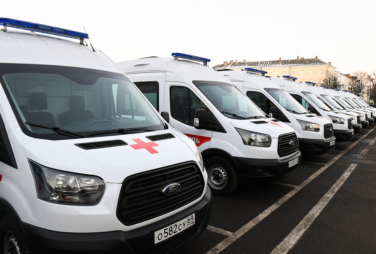 В муниципалитеты Тверской области передали 22 автомобиля скорой помощи