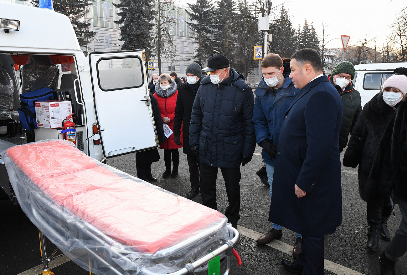В муниципалитеты Тверской области передали 22 автомобиля скорой помощи