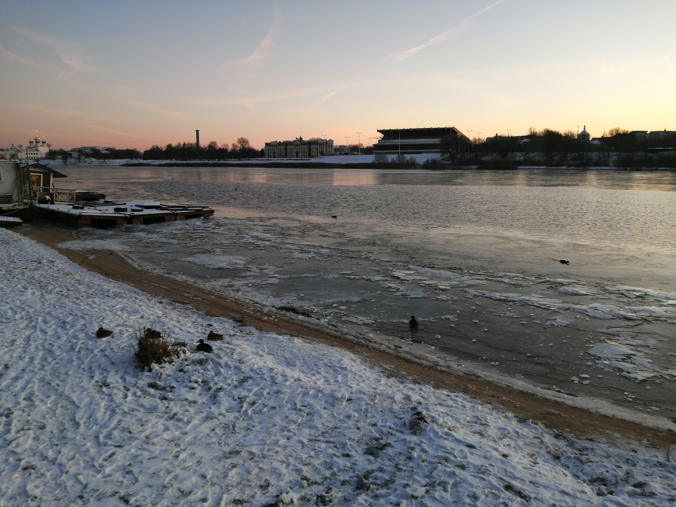 Пользователи сети делятся фотографиями морозной Твери
