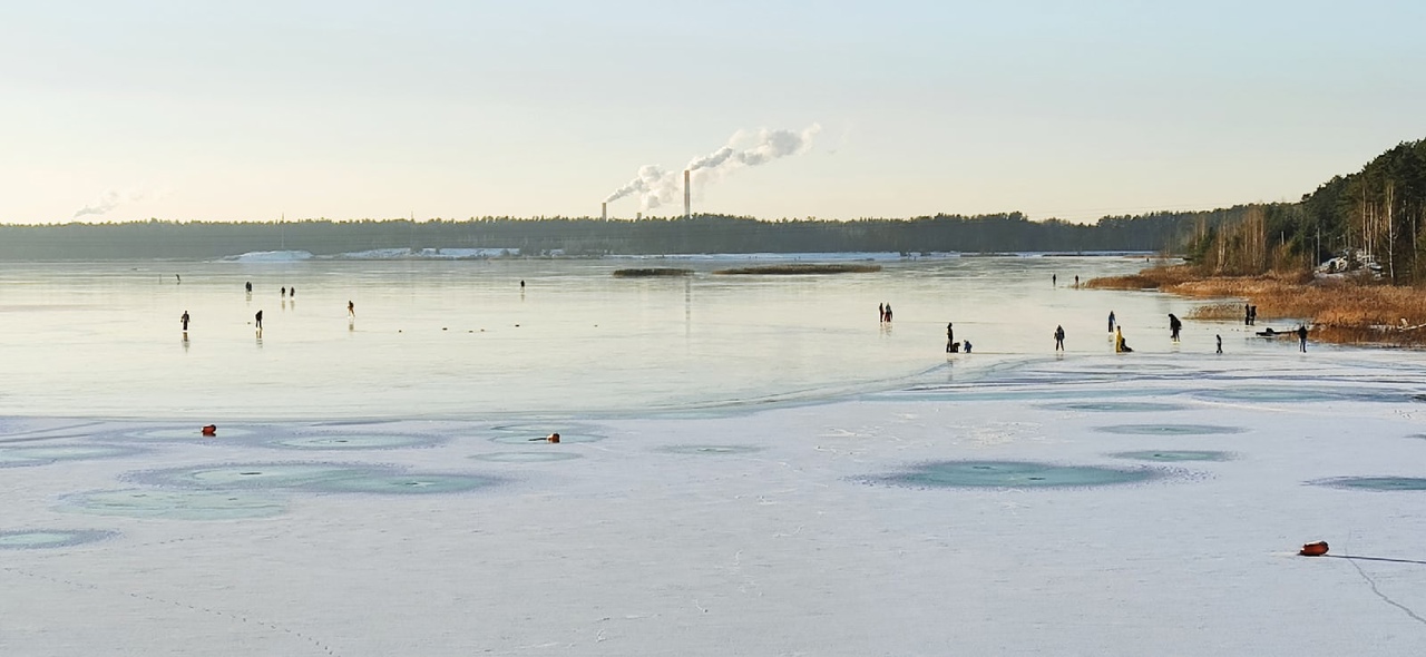 Константиновские карьеры под Тверью превратились в огромный бесплатный каток