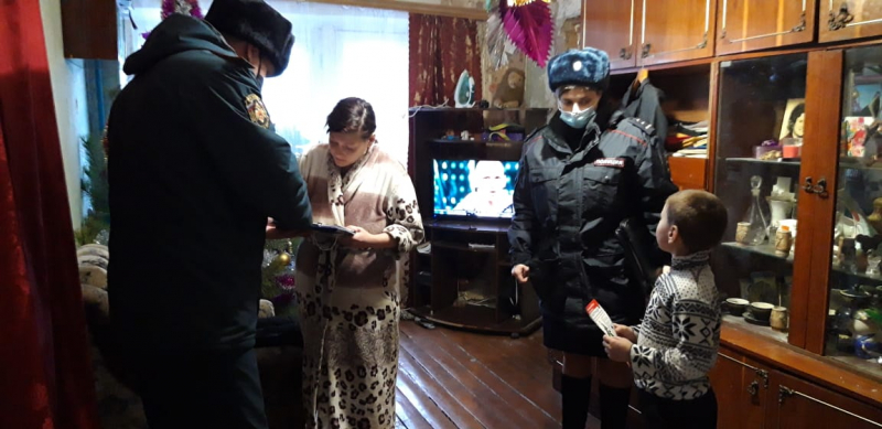В Тверской области полицейские поздравили с Новым годом детей с трудной жизненной ситуацией В Тверской области полицейские поздравили с Новым годом детей с трудной жизненной ситуацией