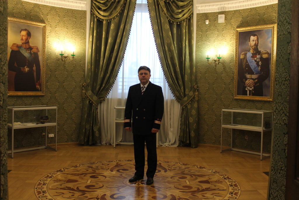 Интервью к юбилею: начальник железнодорожного вокзала рассказал о императорских комнатах и борьбе с коронавирусом Интервью к юбилею: начальник железнодорожного вокзала рассказал о императорских комнатах и борьбе с коронавирусом