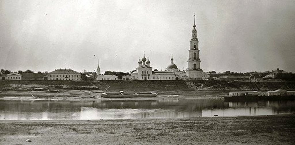 В Сети поделились архивными снимками знаменитой калязинской колокольни В Сети поделились архивными снимками знаменитой калязинской колокольни