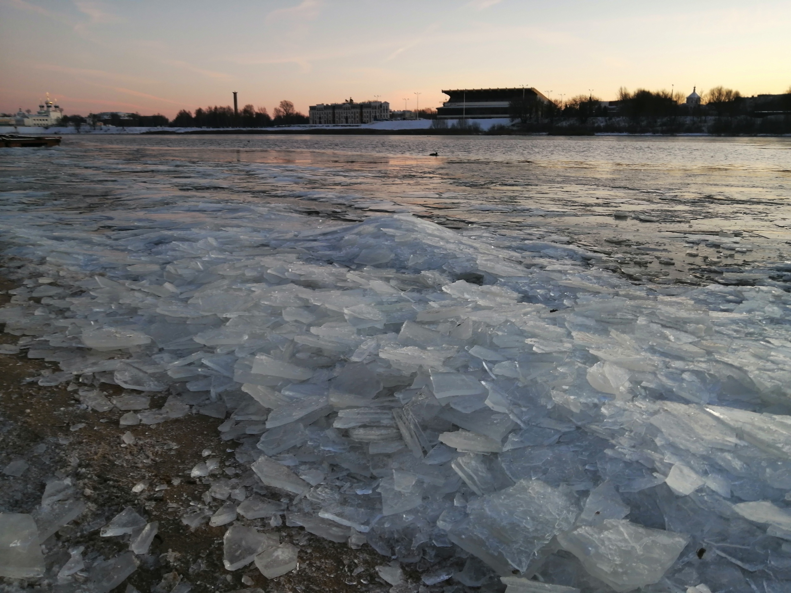 Пользователи сети делятся фотографиями морозной Твери