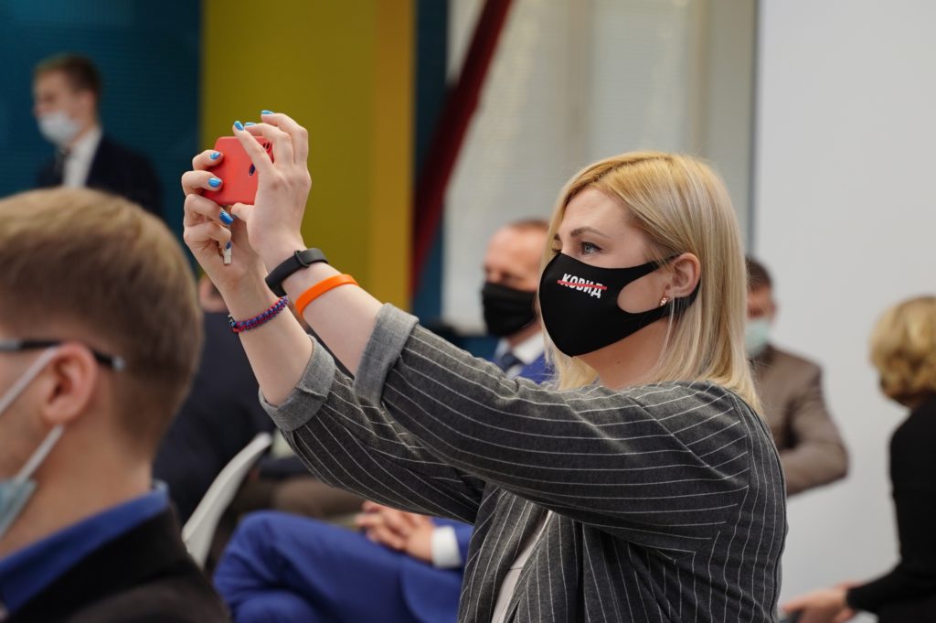 Встречали по маске: в чём тверские журналисты пришли на встречу с губернатором