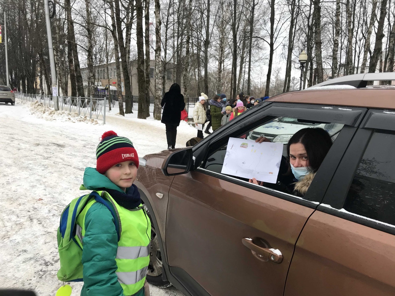 На улицах Лихославля юные инспекторы провели профилактические акции