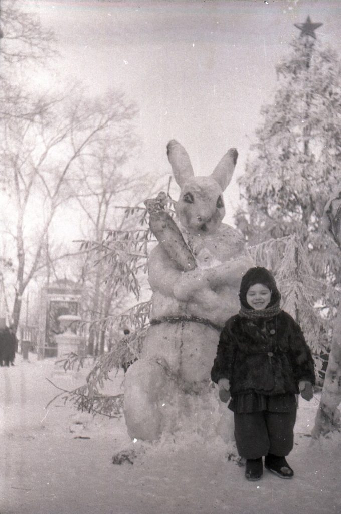 Жителям Твери показали ретро снимок снежной фигуры в Горсаду Жителям Твери показали ретро снимок снежной фигуры в Горсаду