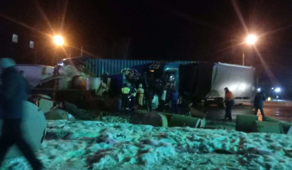 Смертельное ДТП произошло на трассе М-10 в Тверской области, погиб дальнобойщик