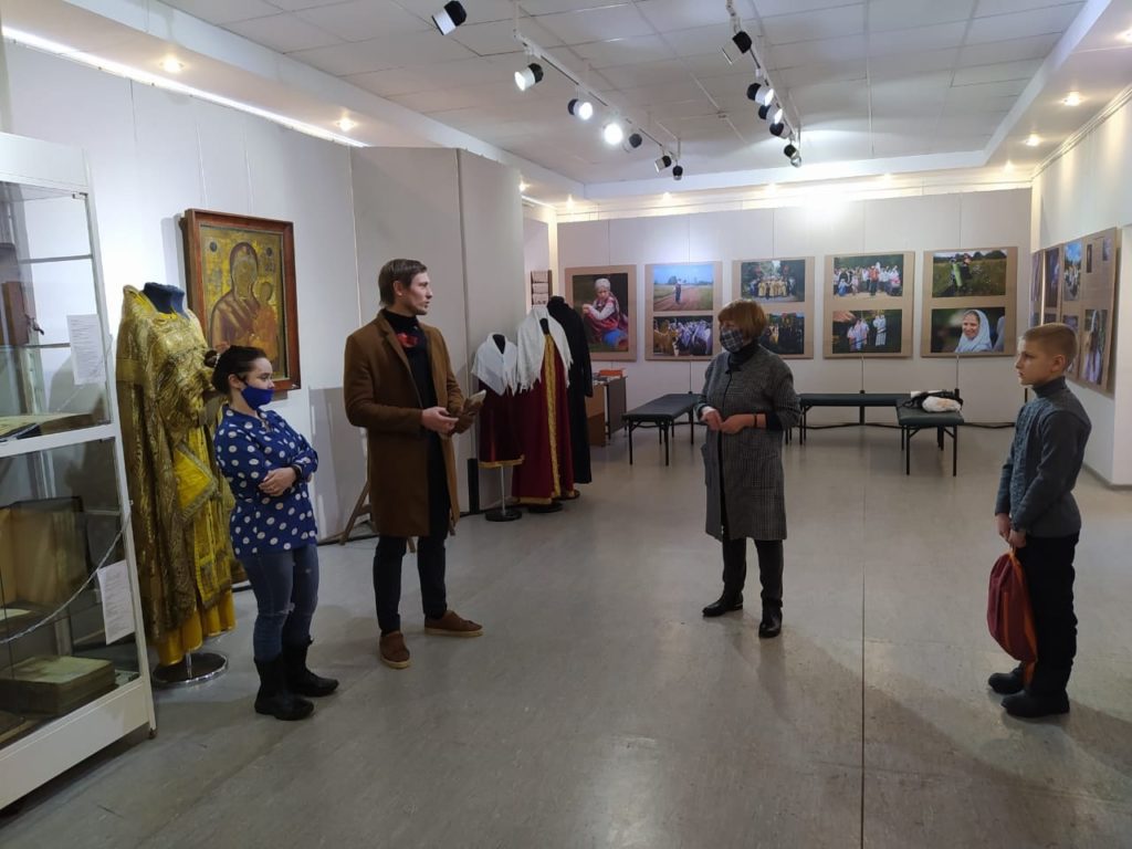 Скульптор Андрей Коробцов посетил выставочный зал в Ржеве