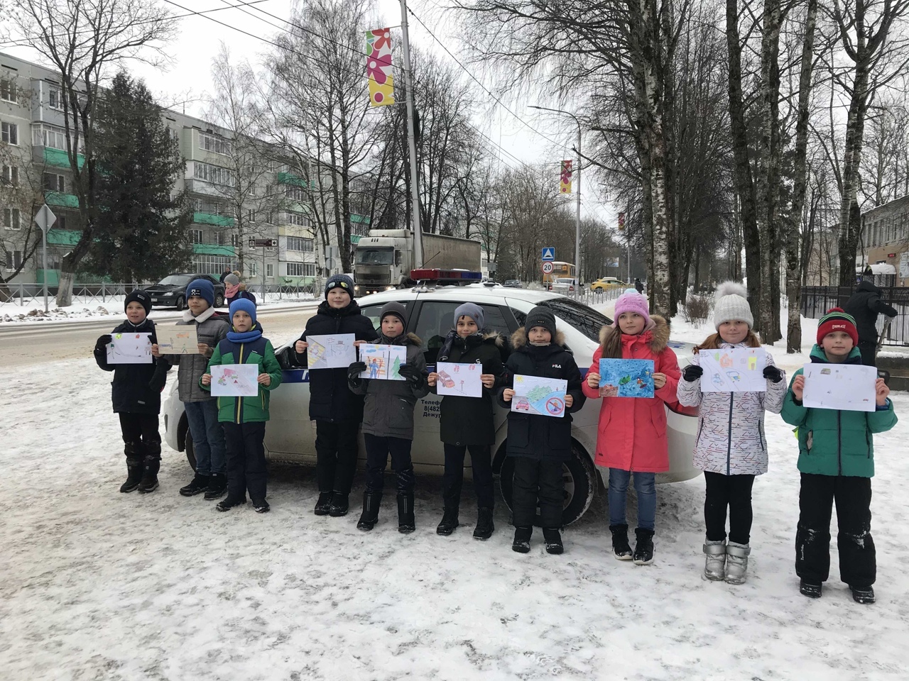 На улицах Лихославля юные инспекторы провели профилактические акции