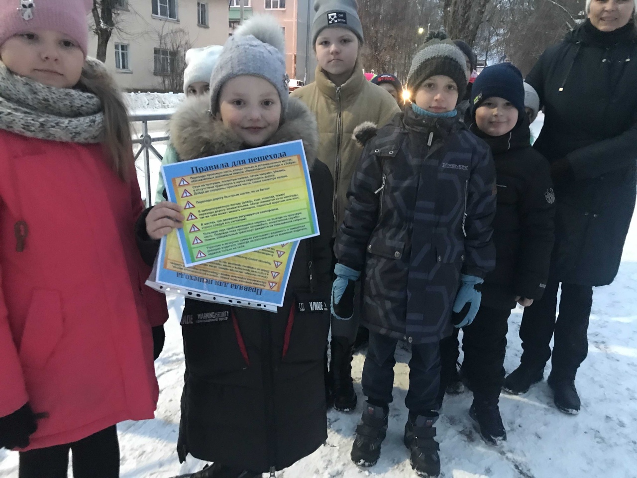 На улицах Лихославля юные инспекторы провели профилактические акции