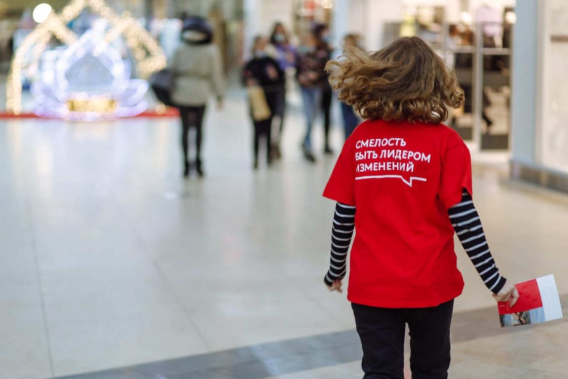 Жители Твери приняли участие в благотворительном флешмобе и поздравили пожилых людей с Новым годом 