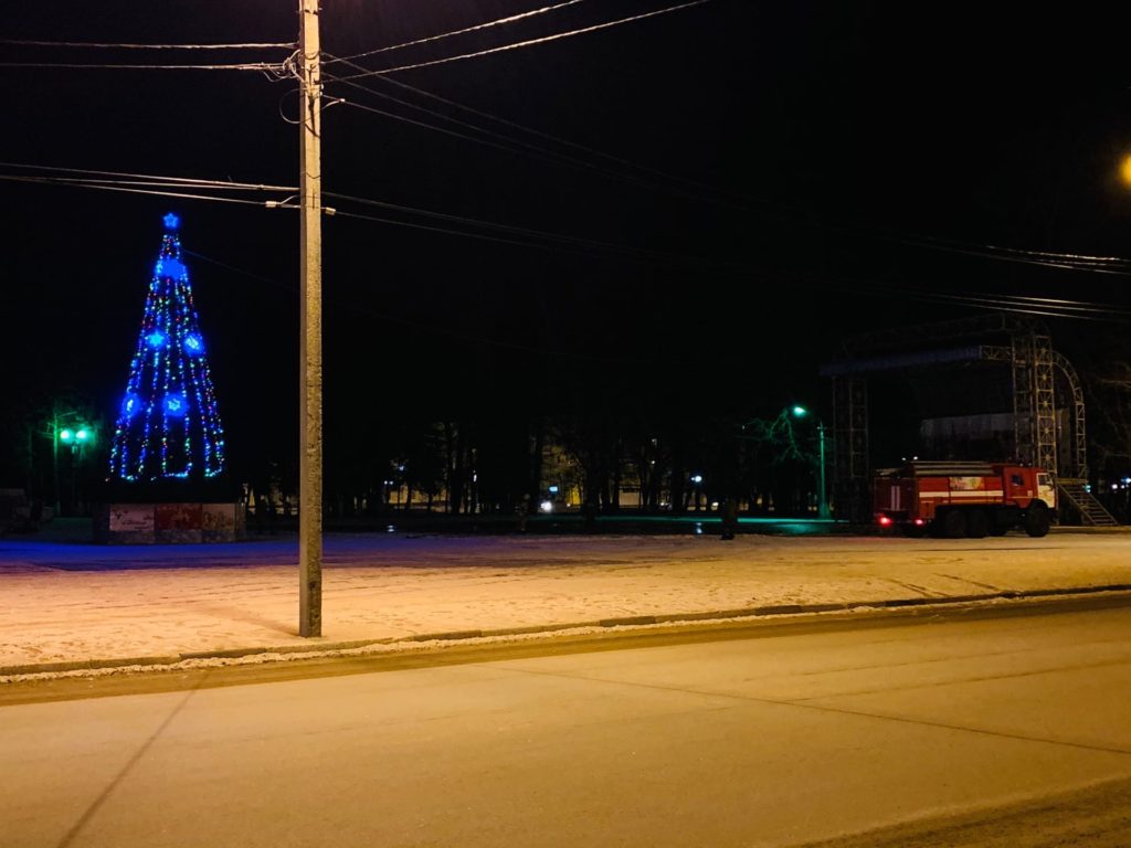 В Ржеве заливают каток и готовят ледяную горку