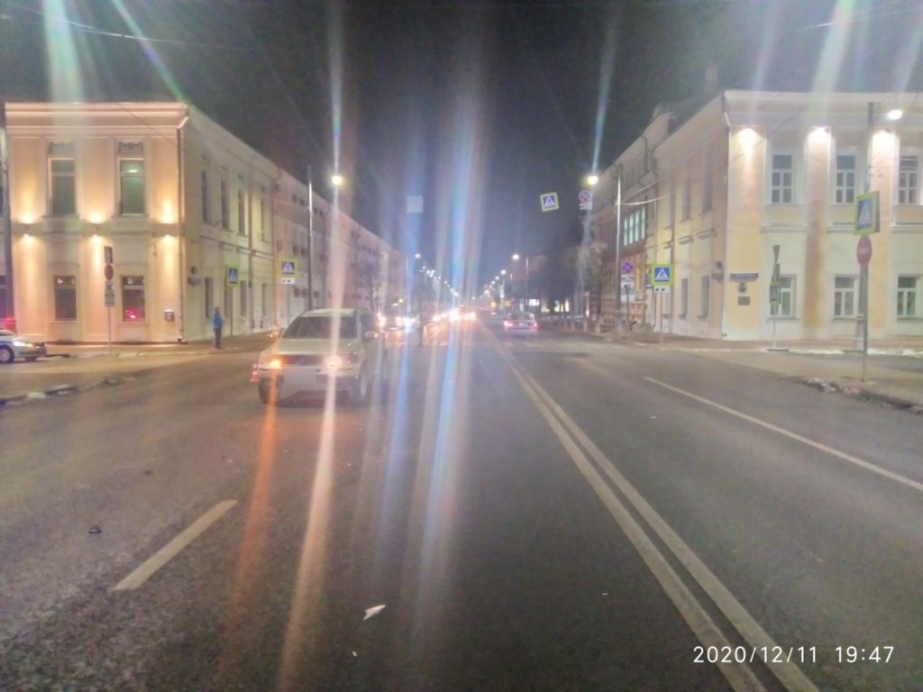 В Твери две девушки попали в больницу после наезда внедорожника