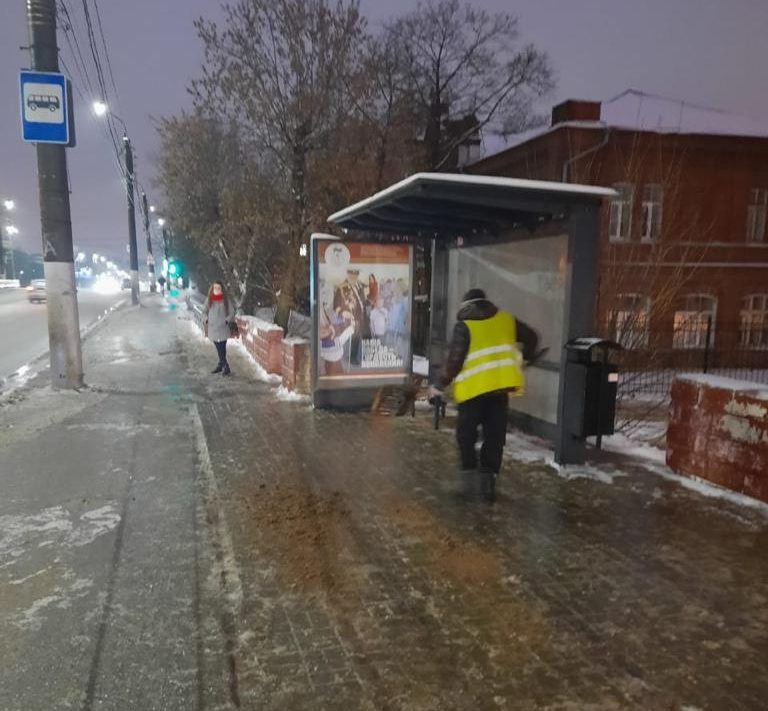 В Твери усилена противогололёдная обработка улиц В Твери усилена противогололёдная обработка улиц