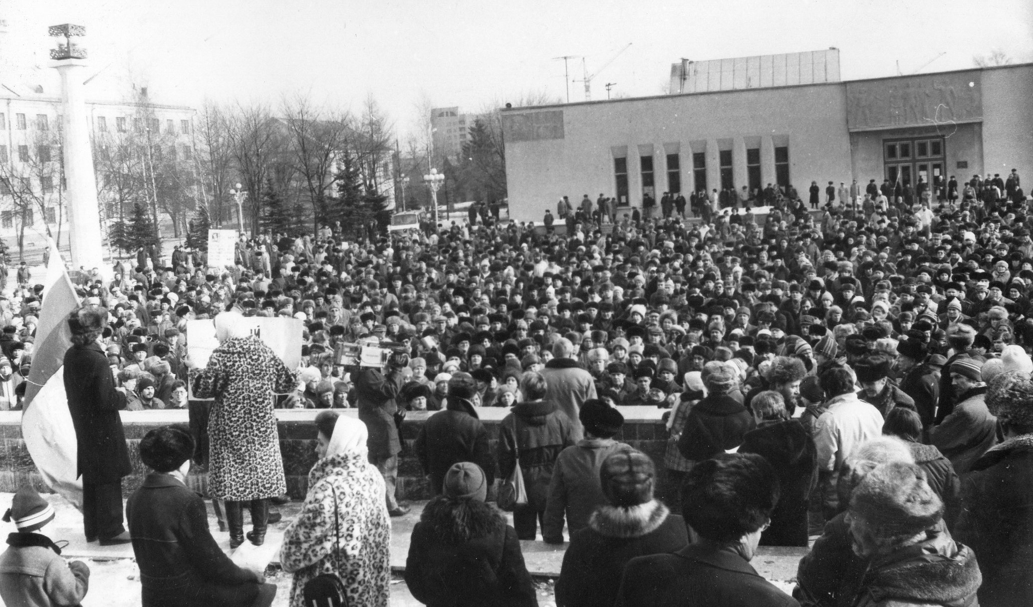Фотолента "Тверьлайф": демонстрации, съезды, выборы в объективе современников