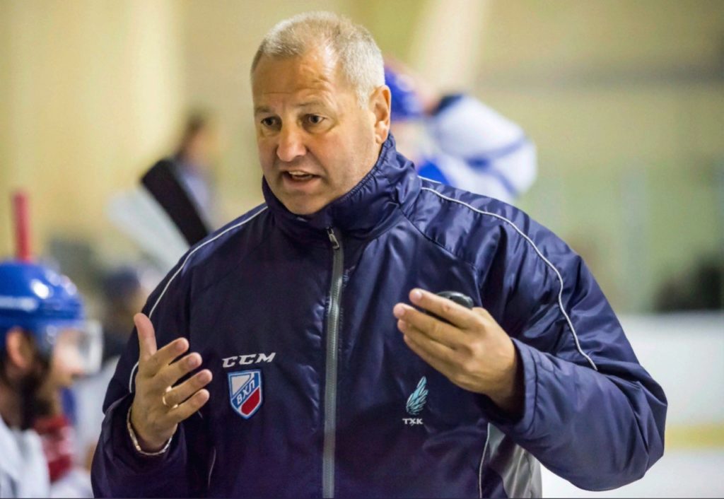 Как быстро встать на коньки: тренер клуба "ТХК" о секретах катания, себе и хоккее Как быстро встать на коньки: тренер клуба "ТХК" о секретах катания, себе и хоккее