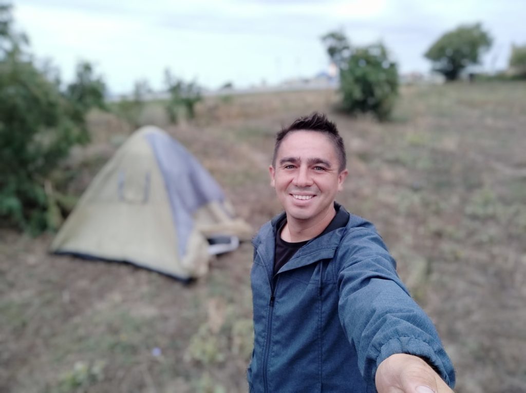 Путешественник Евгений Кутузов рассказал в песне, как он шел от Твери до Индии