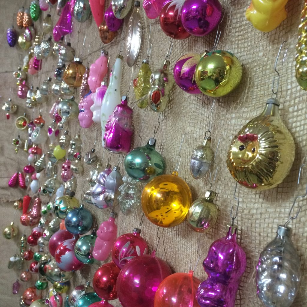 Тверичанам предлагают украсить ёлку игрушками времён СССР Тверичанам предлагают украсить ёлку игрушками времён СССР