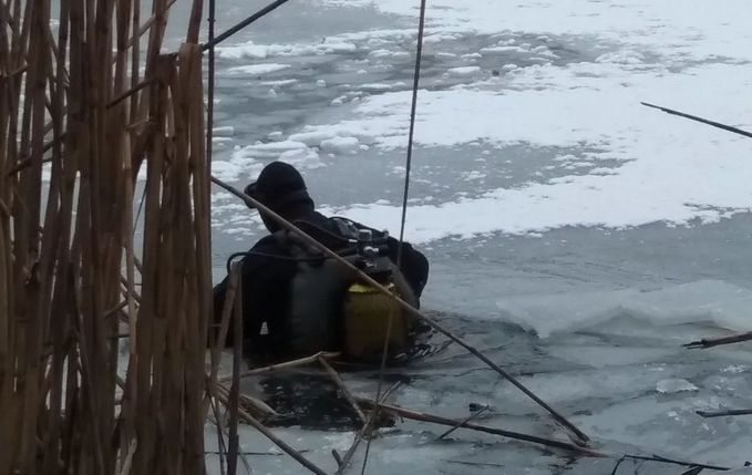 Тело утонувшего мужчины извлекли из озера в Тверской области