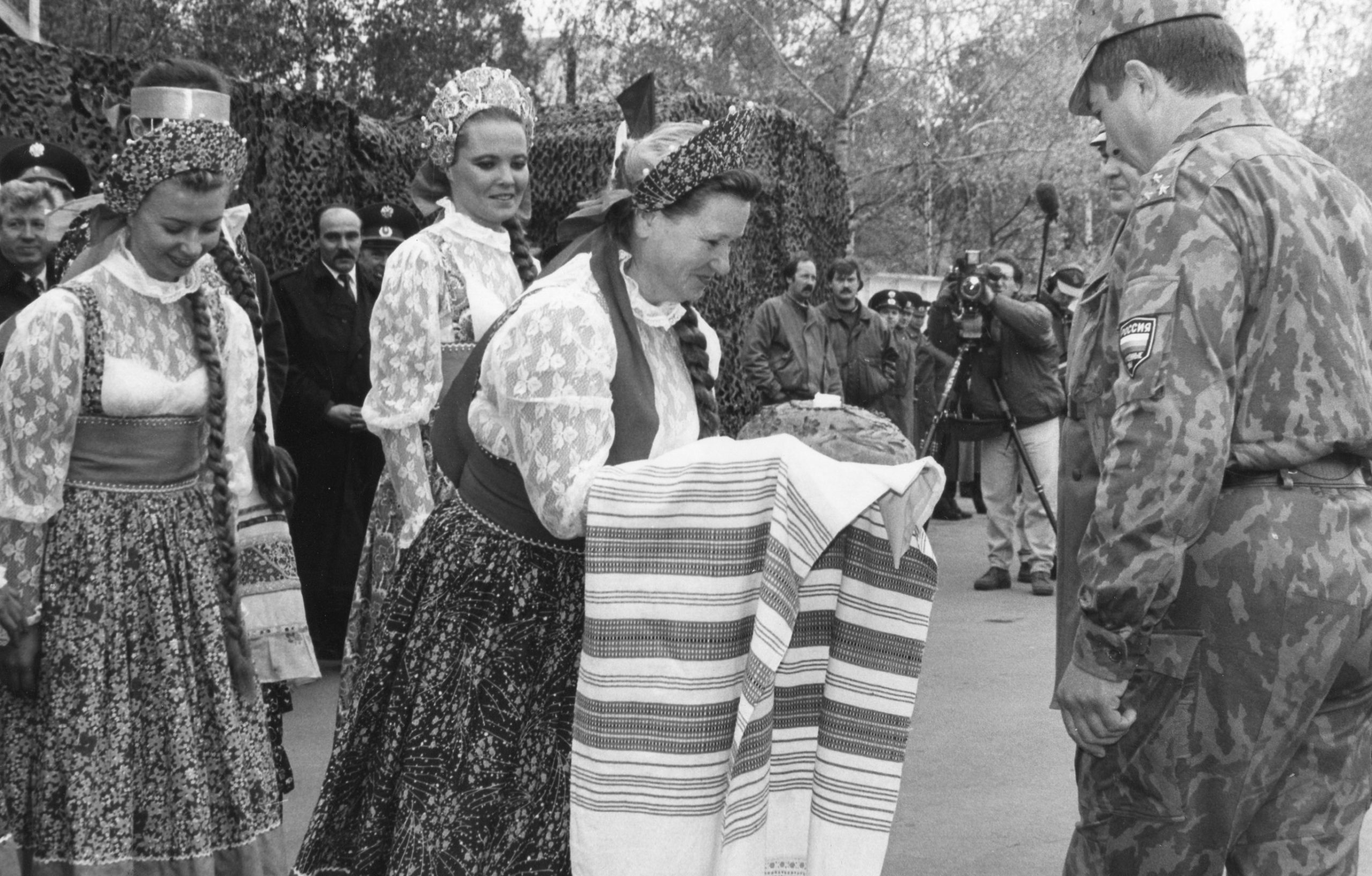 Фотолента "Тверьлайф": демонстрации, съезды, выборы в объективе современников