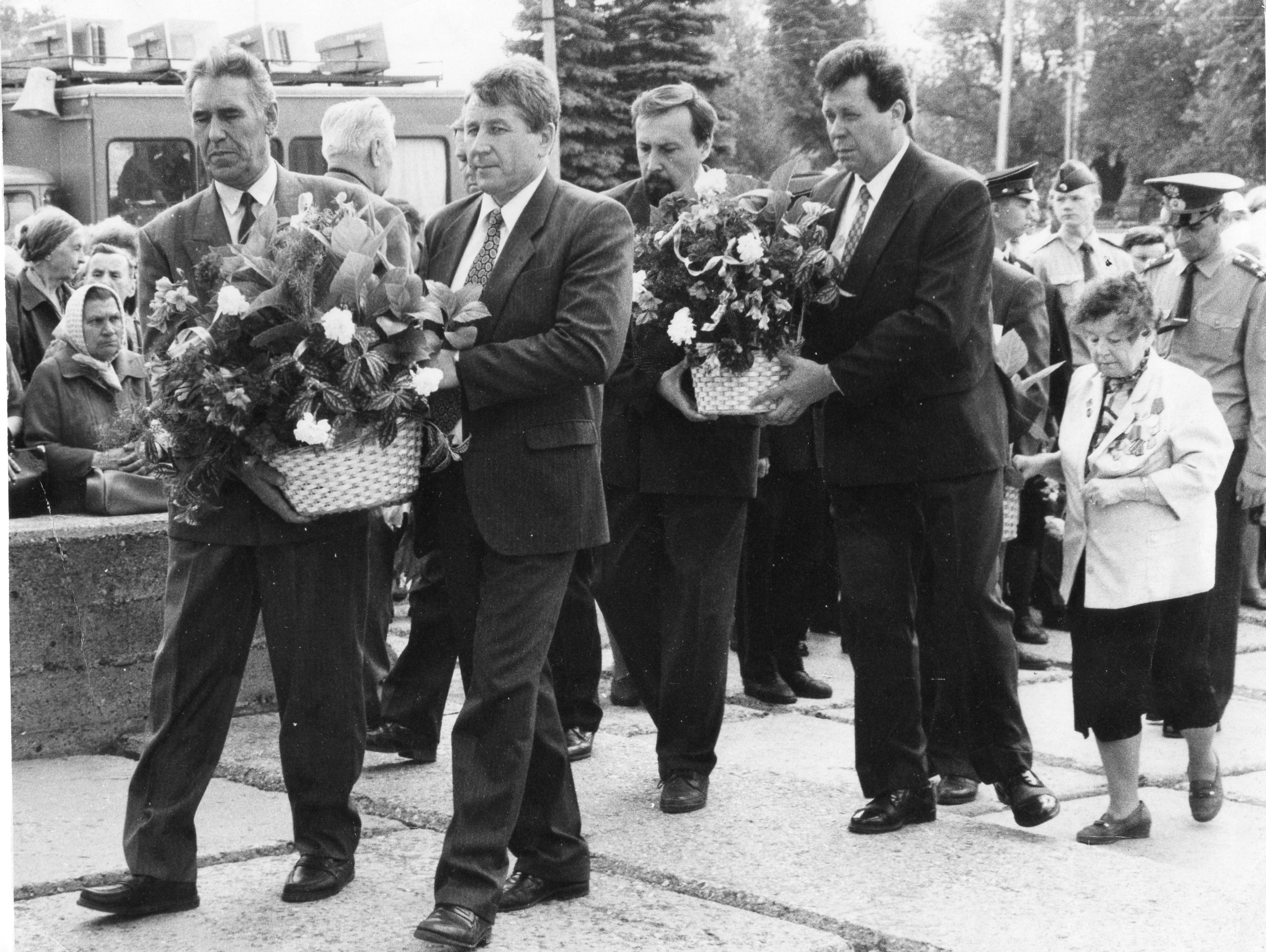 Фотолента "Тверьлайф": демонстрации, съезды, выборы в объективе современников