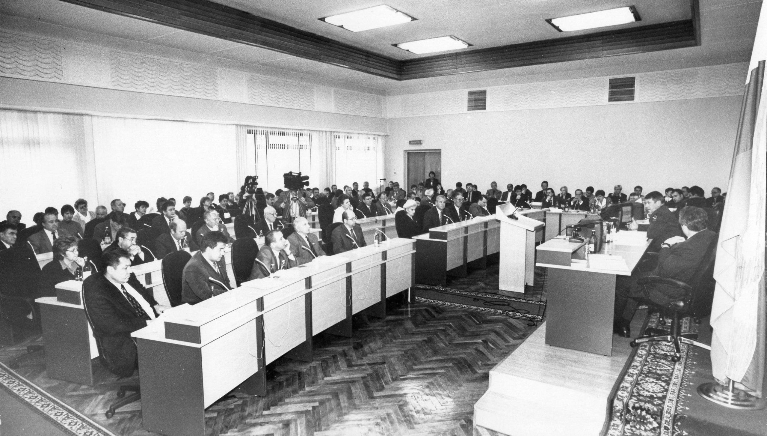 Фотолента "Тверьлайф": демонстрации, съезды, выборы в объективе современников