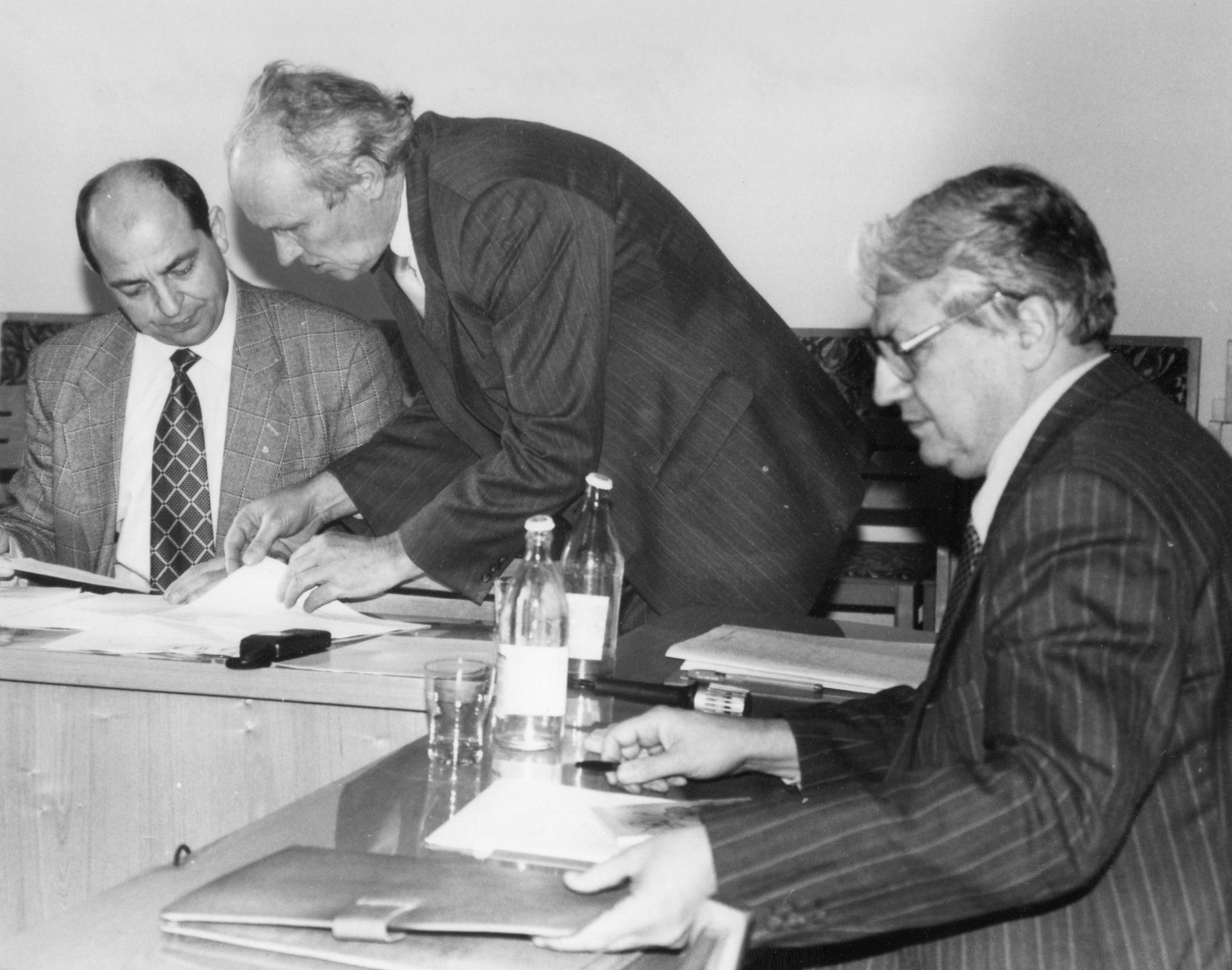 Фотолента "Тверьлайф": демонстрации, съезды, выборы в объективе современников