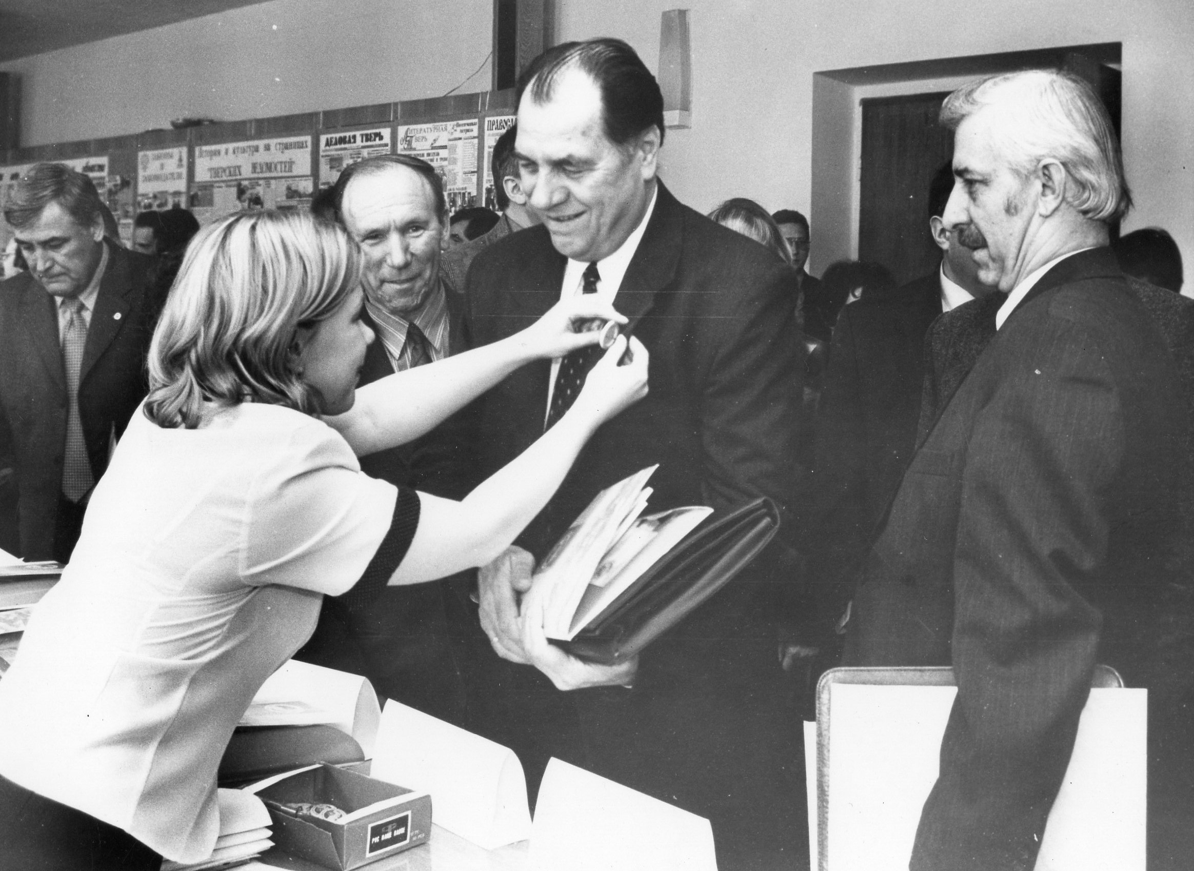 Фотолента "Тверьлайф": демонстрации, съезды, выборы в объективе современников