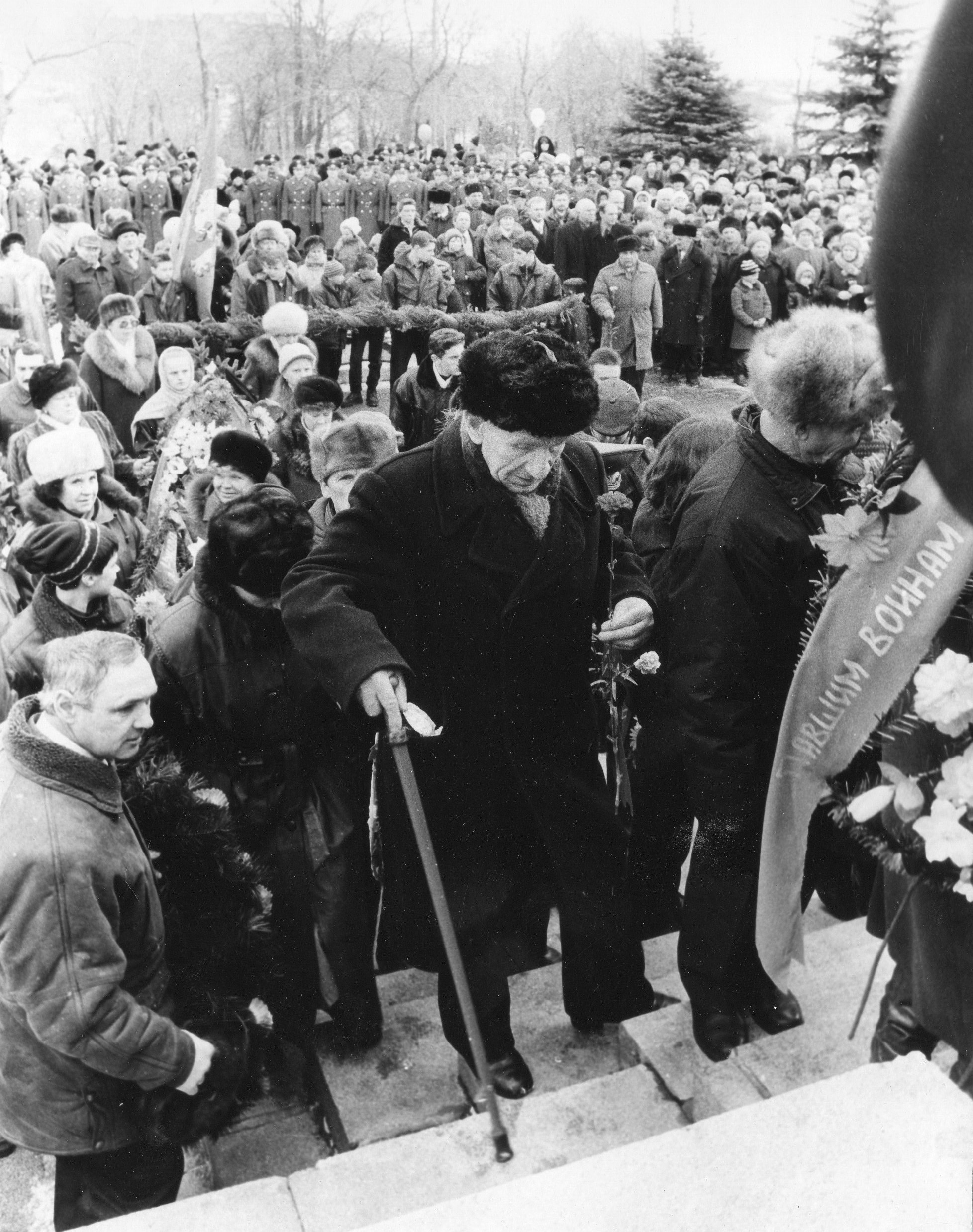 Фотолента "Тверьлайф": демонстрации, съезды, выборы в объективе современников