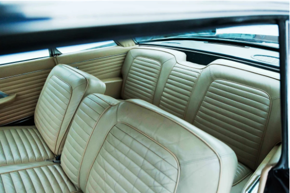 Тверичанам предлагают приобрести роскошный ретро-автомобиль