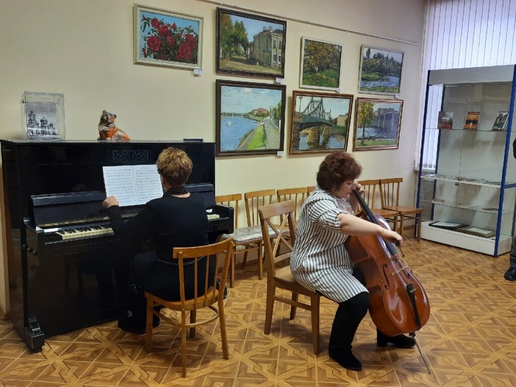 В Бологовском краеведческом музее открылась выставка «Добрый день» tverlife.ru - новости Твери и Тверской области