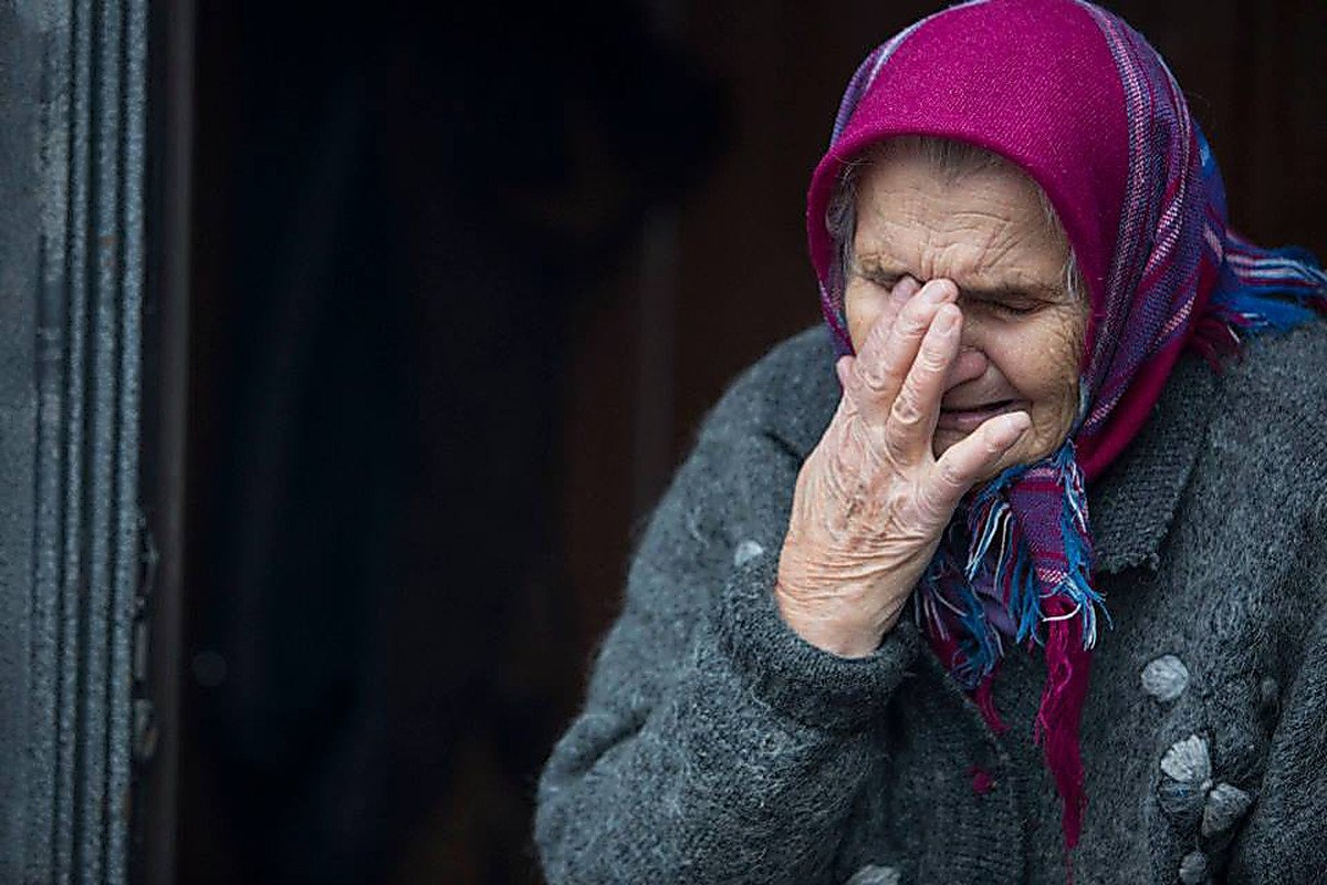 Женщина украла у пенсионерки около 400 тысяч рублей в Тверской области Женщина украла у пенсионерки около 400 тысяч рублей в Тверской области