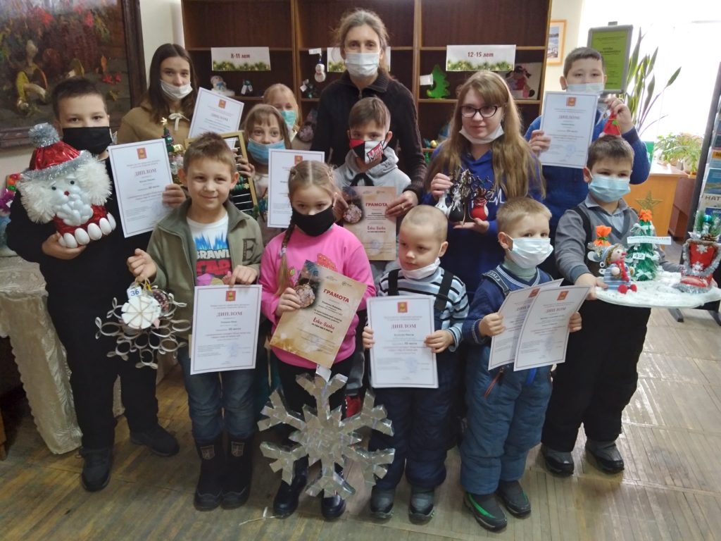 В Тверской Горьковке наградили победителей регионального конкурса «Елки-вилки или Старые вещи на новый лад»