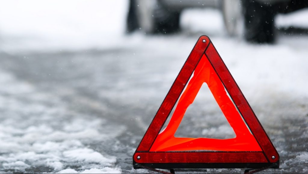 В районе Тверской области грузовик въехал в остановку В районе Тверской области грузовик въехал в остановку