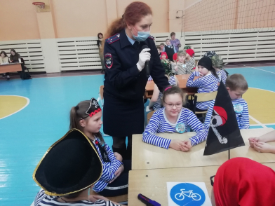 В Тверской области полицейские провели игру "В поисках сокровищ" со школьниками
