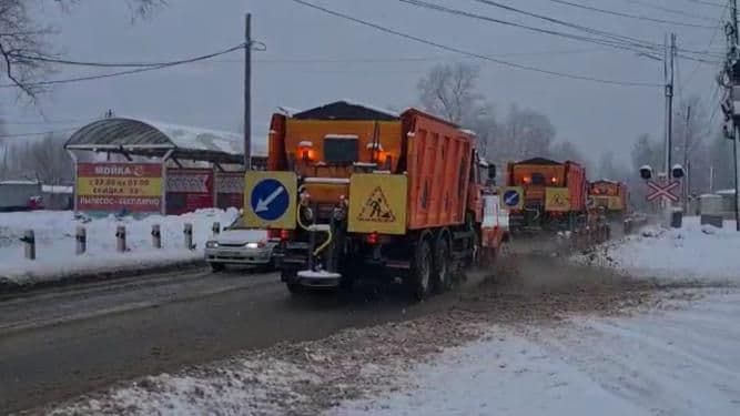 120 дворников и 50 машин чистят улицы Твери от снега