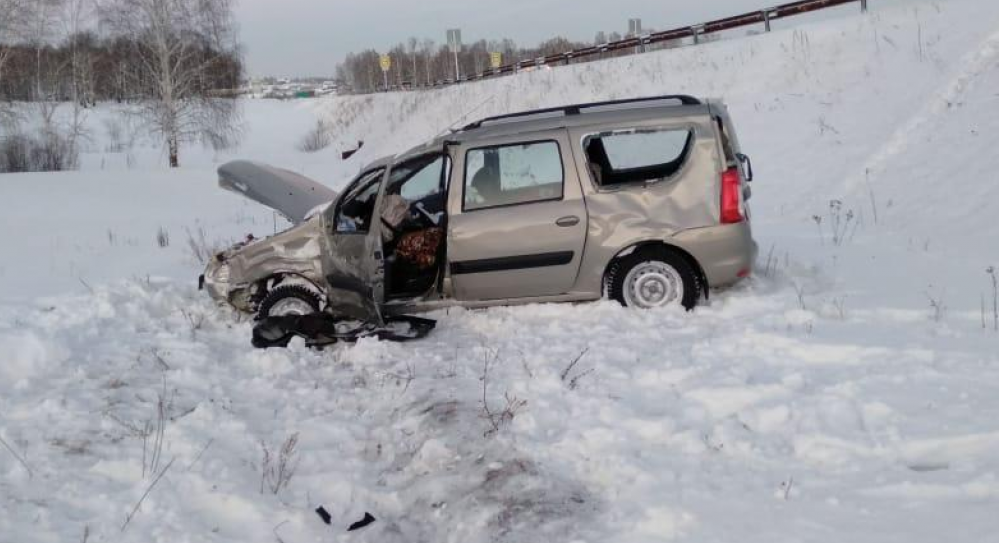 В Тверской области женщина слетела на автомобиле с дороги новости твери и тверской области