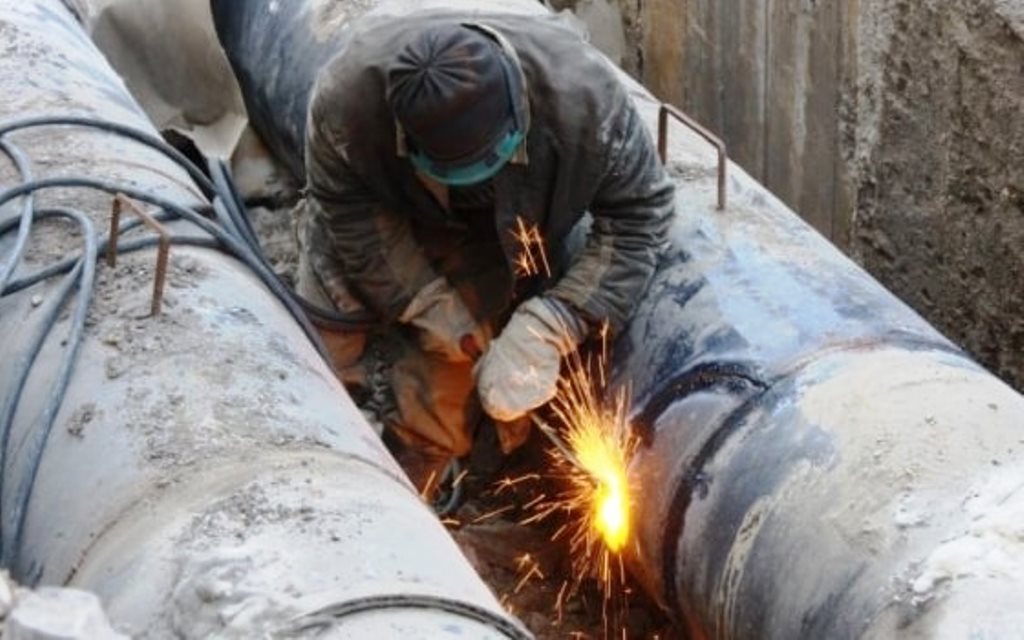 В Твери оперативно устраняют повреждение теплотрассы на бульваре Гусева В Твери оперативно устраняют повреждение теплотрассы на бульваре Гусева