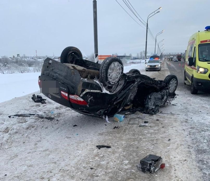 На трассе М-10 под Тверью в страшной аварии погиб 31-летний водитель иномарки На трассе М-10 под Тверью в страшной аварии погиб 31-летний водитель иномарки