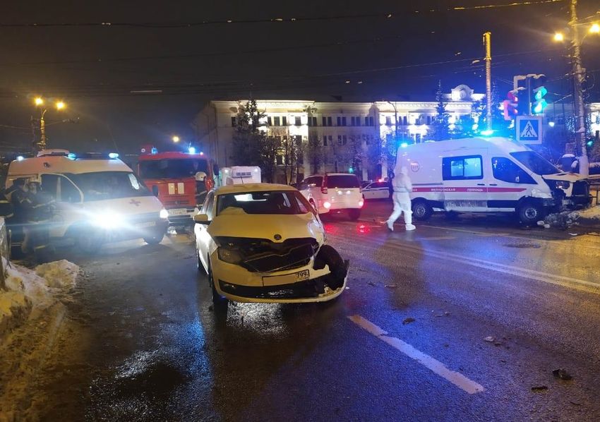 В Твери автоледи не пропустила скорую помощь В Твери автоледи не пропустила скорую помощь