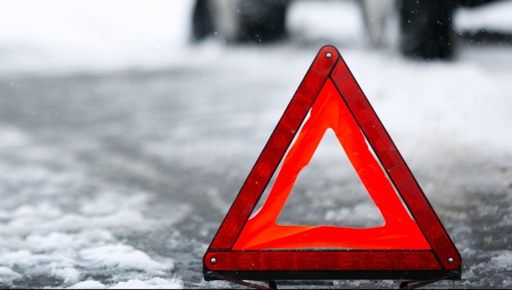 В Тверской области иномарка вылетела на обочину и сбила мужчину В Тверской области иномарка вылетела на обочину и сбила мужчину