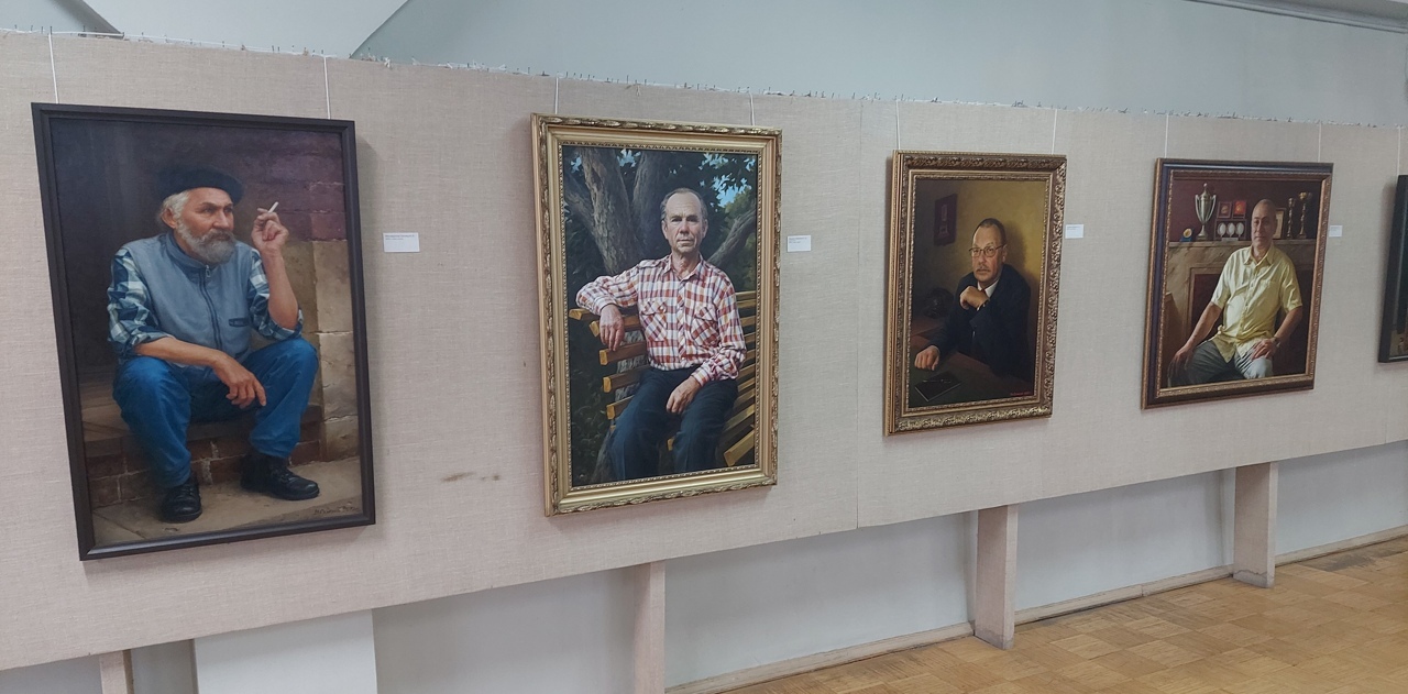 В тверской Горьковке проходит выставка «Портрет современника»