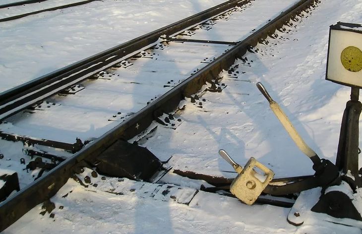 Неисправность стрелки стала причиной схода поезда с рельсов в Тверской области новости твери