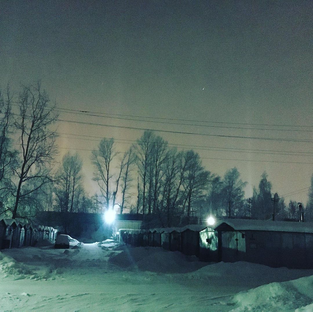 Небо над Тверью вновь озарили световые столбы