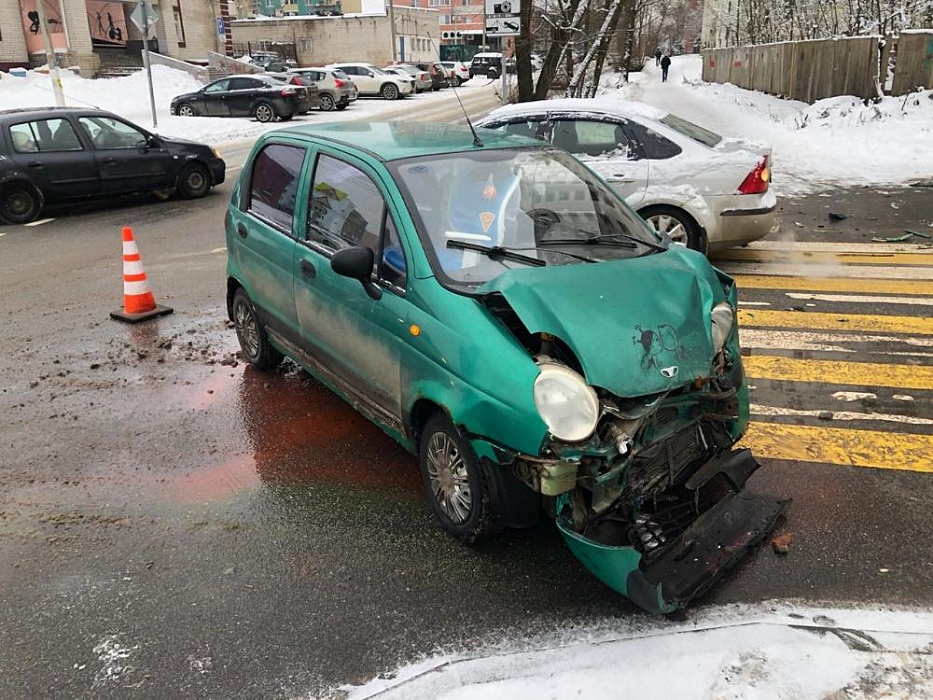 В автомобильной аварии в Твери пострадал несовершеннолетний