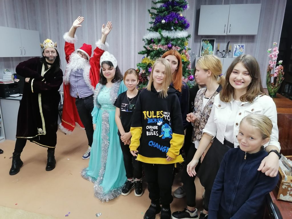 Ржевские школьники поучаствовали в представлении «Новогодний серпантин»