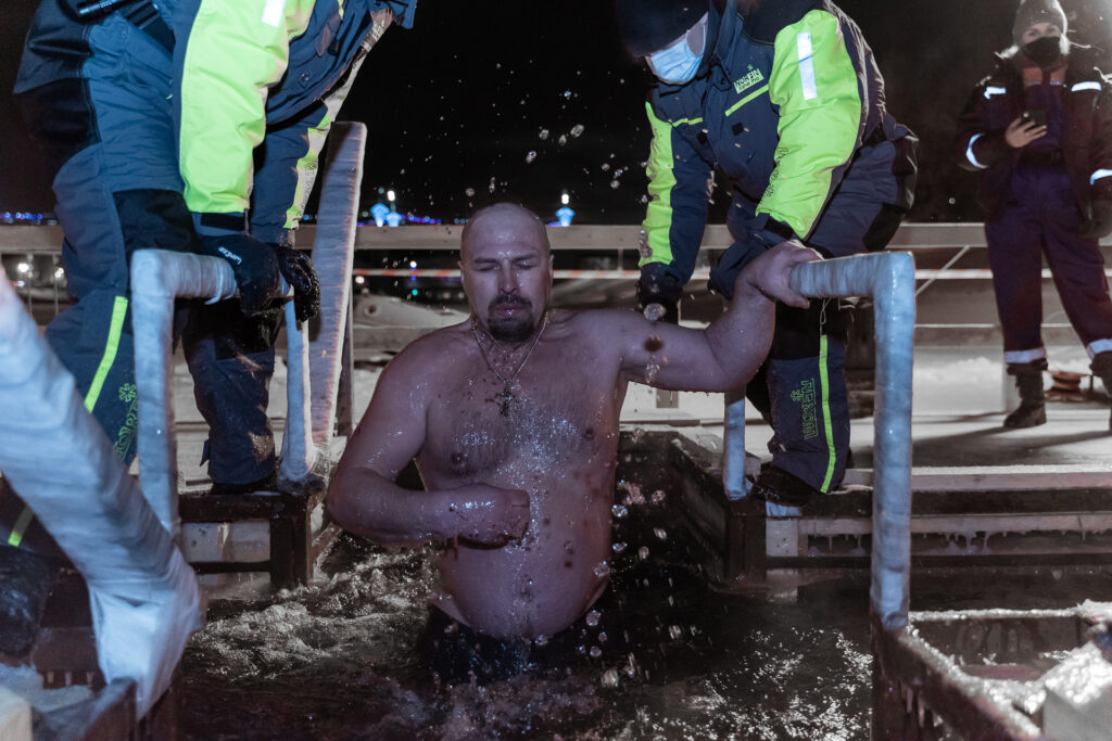Фоторепортаж: как в Твери прошла крещенская ночь Фоторепортаж: как в Твери прошла крещенская ночь